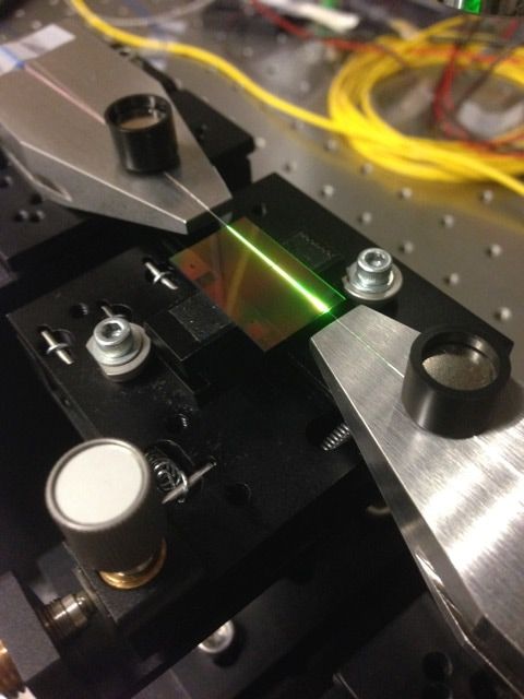 Erbium laser integrated on a silicon chip
